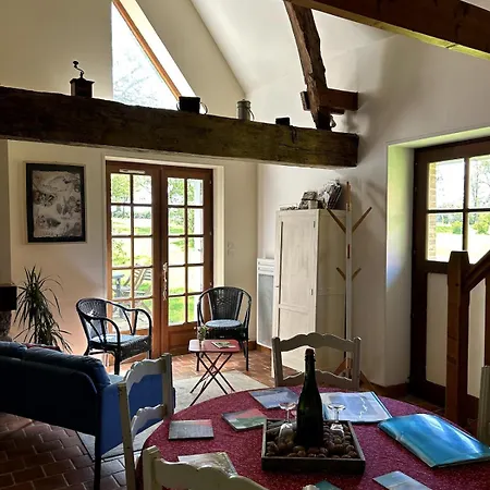 Holiday home Petite Maison Et Grand Jardin Wifi A 20 Minutes Royville